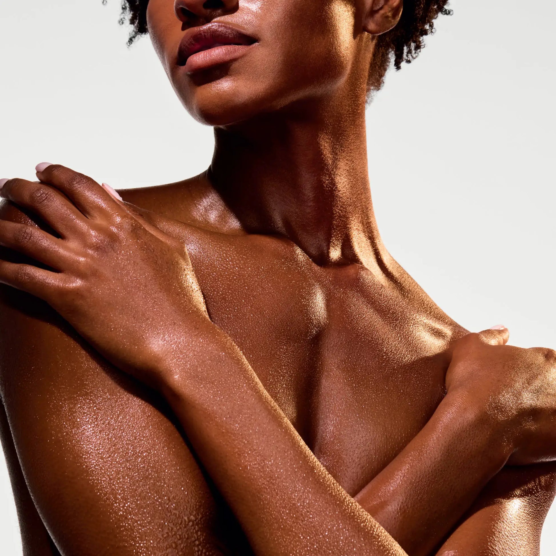the-glow-getter-multi-oil-body-scrub-y2 NATR-40028-Alt-Image-The_Glow_Getter_Multi-Oil_Body_Scrub-06_1.webp